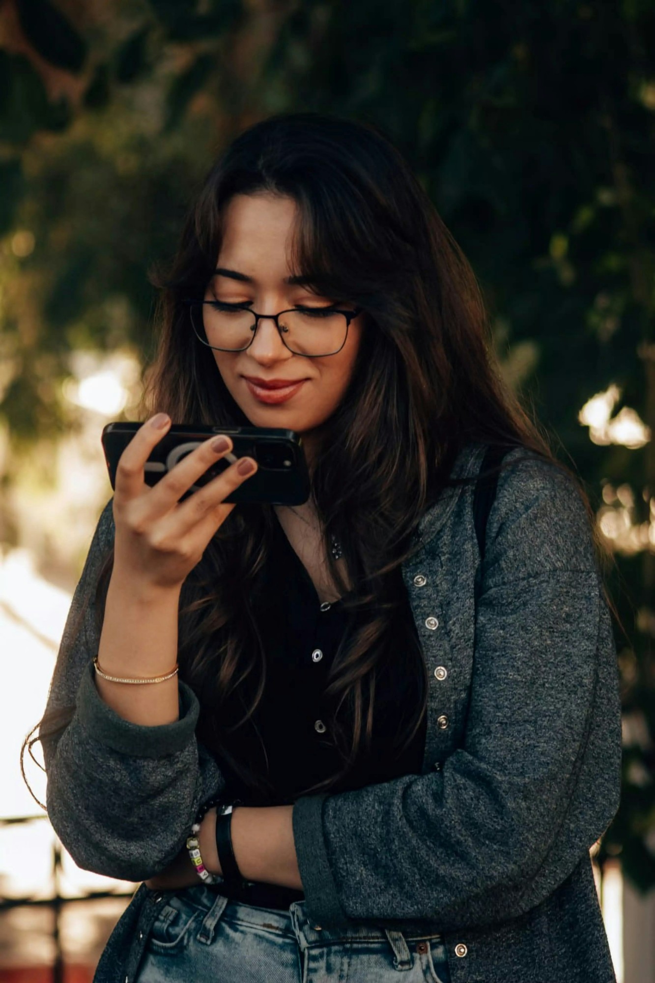 A person connecting with a Navi care navigator by phone